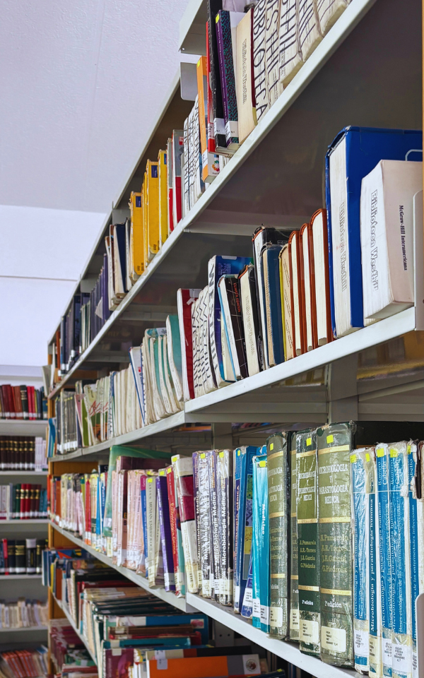 Estantes de la Biblioteca Westhill